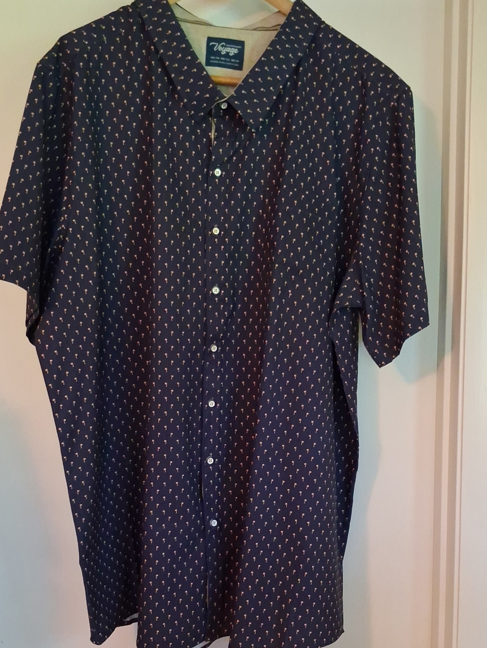 Voyage Craft Flow Navy Short-Sleeve Button-Down with Cream Palm Tree Motif